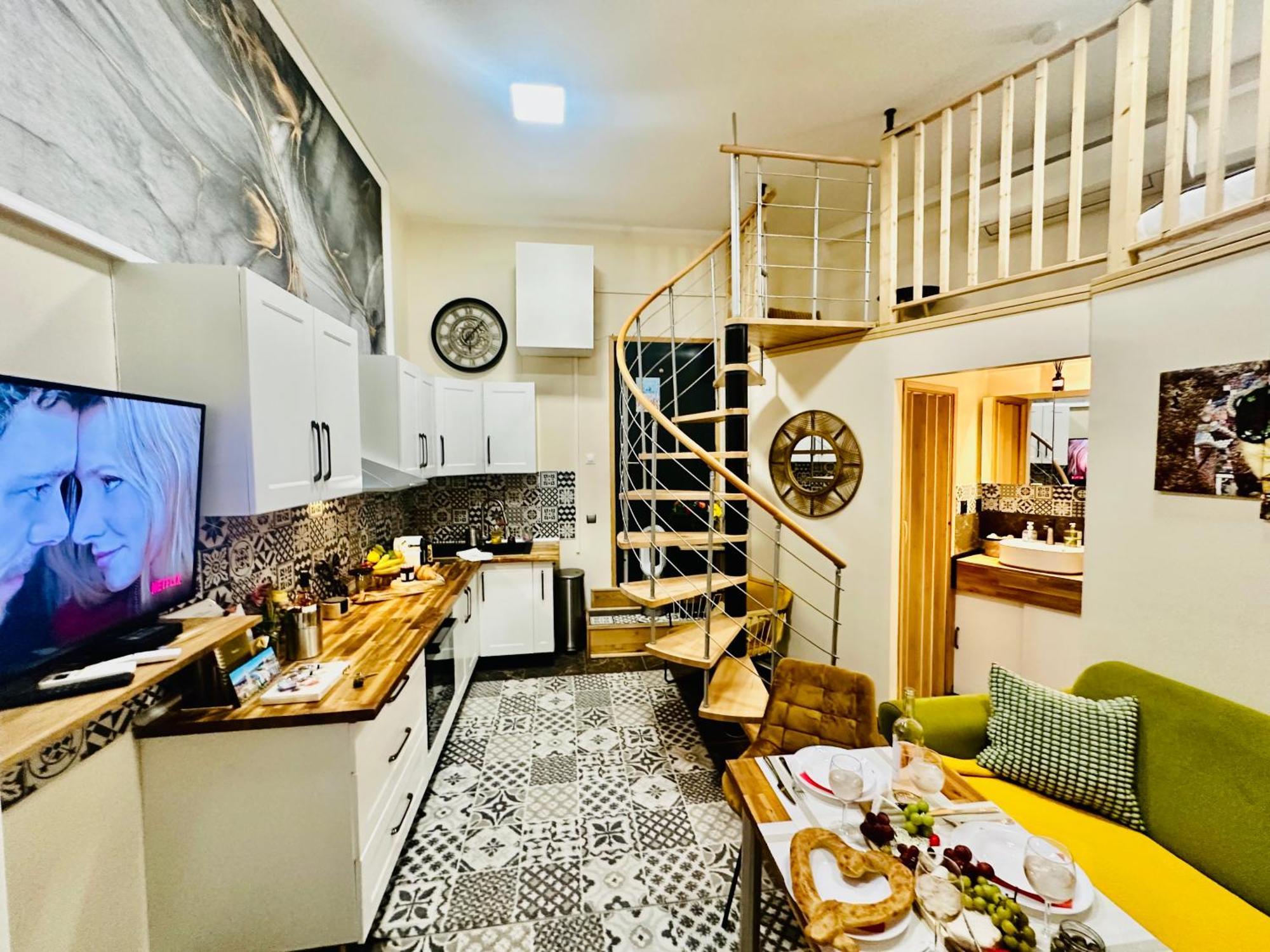 Amber - Highlights And Apartment